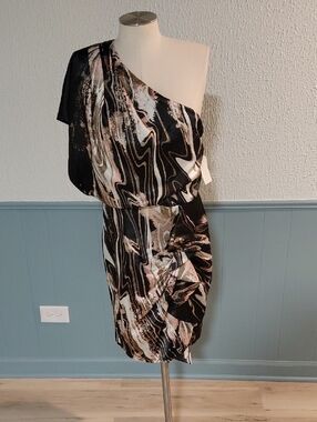 Jessica Simpson One-Shoulder Black and Metallic Marble-Print Dress